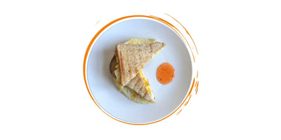 Sandwich aux œufs et au fromage grillés